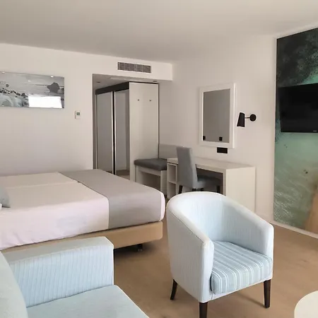 فندق لاس كوستاس 4*