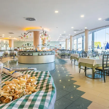 Ξενοδοχείο Costas 4*