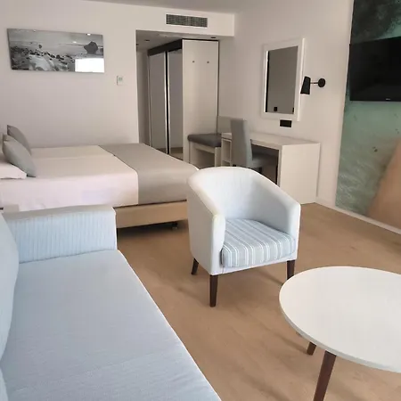 Costas Hotel 4*
