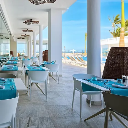 لاس كوستاس 4*