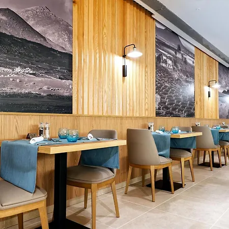 لاس كوستاس 4*