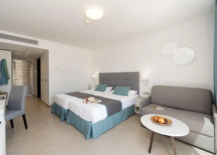 لاس كوستاس 4*