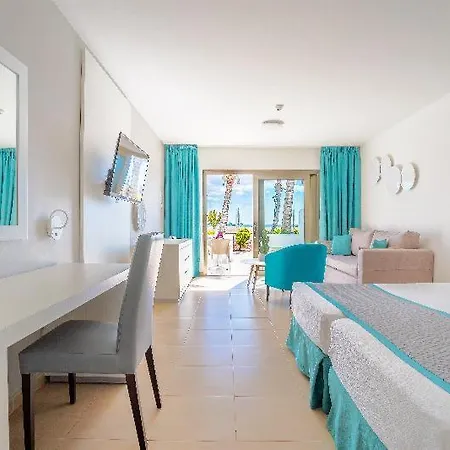 Costas Hotell 4*
